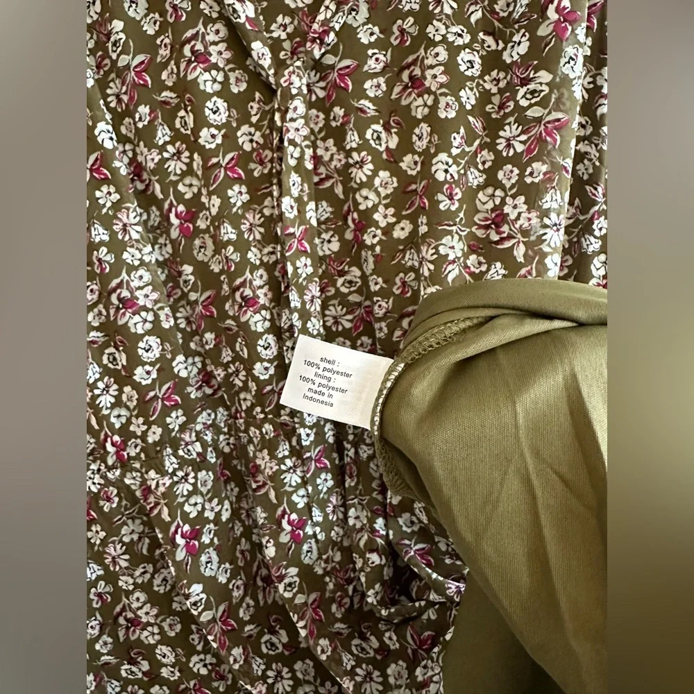 NWT Lane Bryant maxi dress. Perfect for fall. Army green size 22/24.Has pockets. - Picture 9 of 10